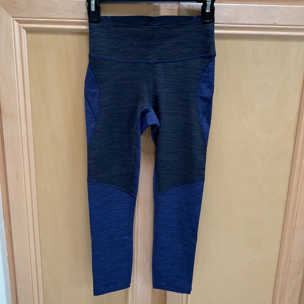 Outdoor Voices 3/4 Two-Tone Leggings - Picture 6 of 12